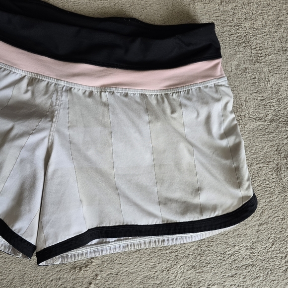 Lululemon Groovy Run Short Gros Gingham Dune/Bleached Coral/Black size 8 - Picture 5 of 13